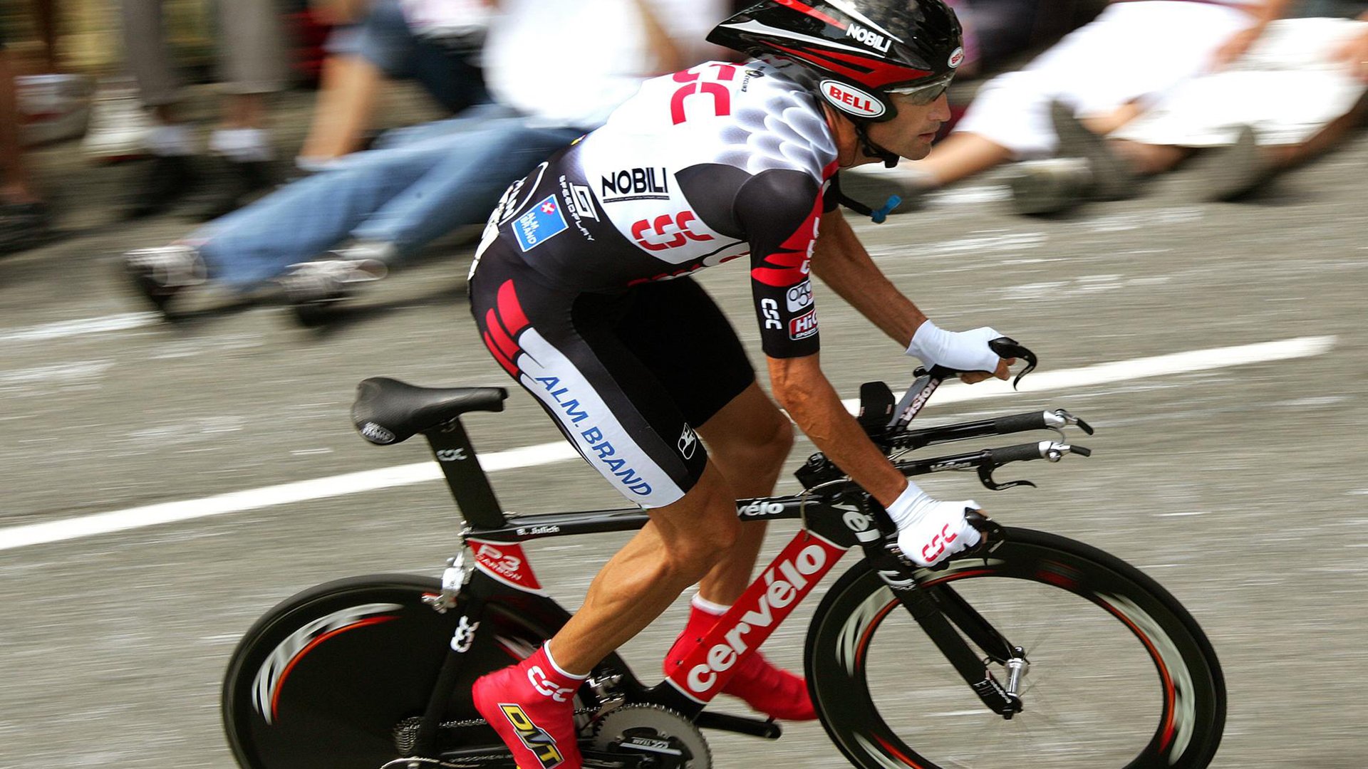 资本运作与竞技水平：豪门如何保持竞争力，资本的竞争